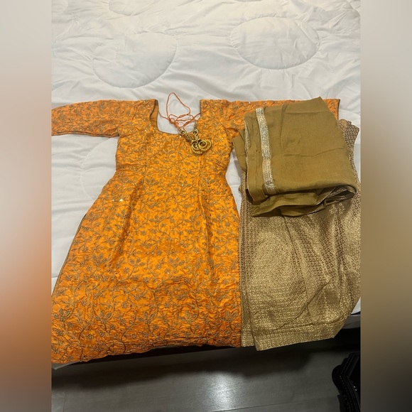 Indian Salwar Suit - Picture 7 of 8